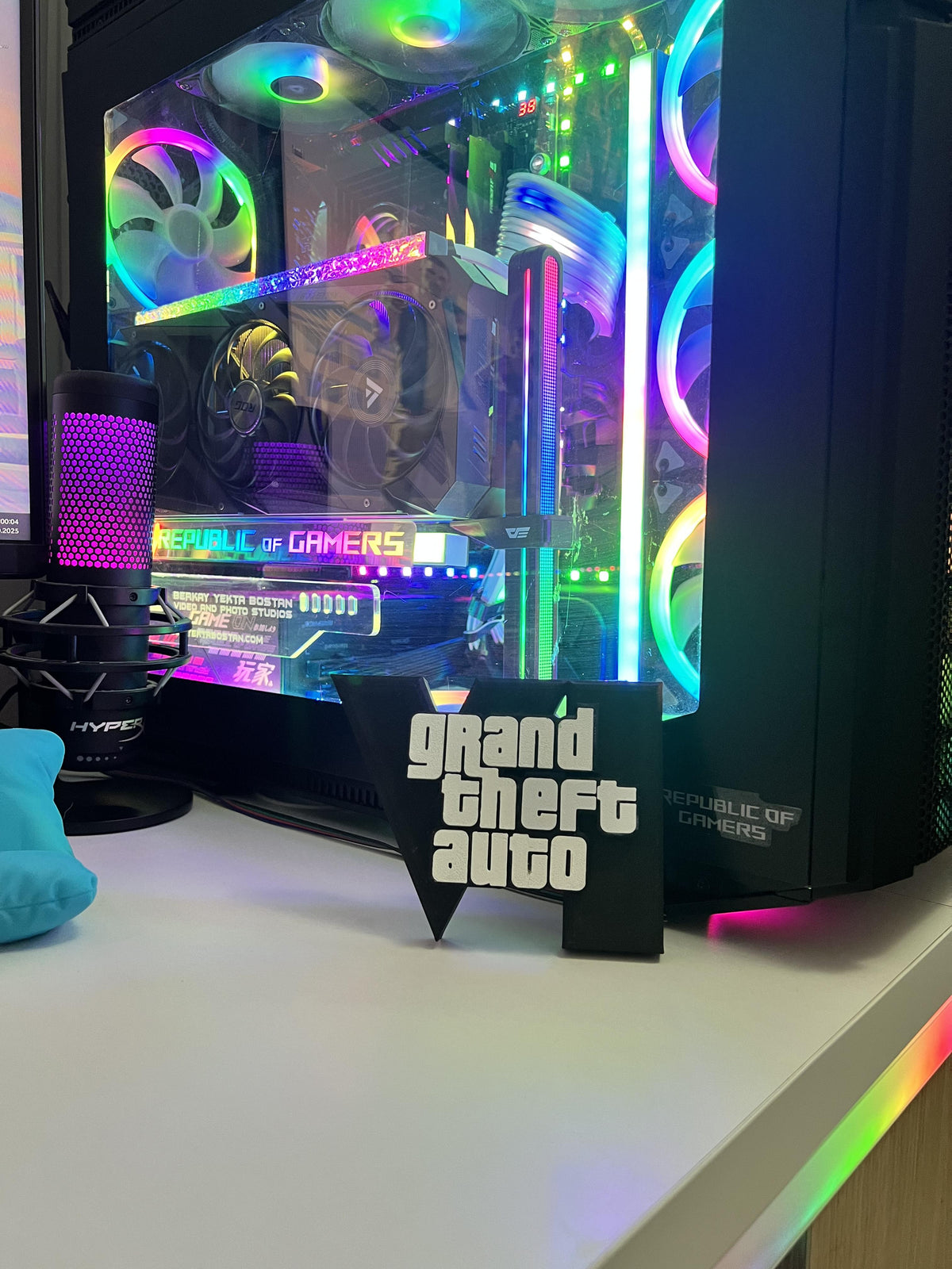 GTA 6 Logo Masaüstü Aksesuarı Işıksız