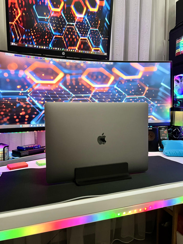 Macbook Pro 2016-2020 Stand / Kişiye Özel Yazı Yazılabilir