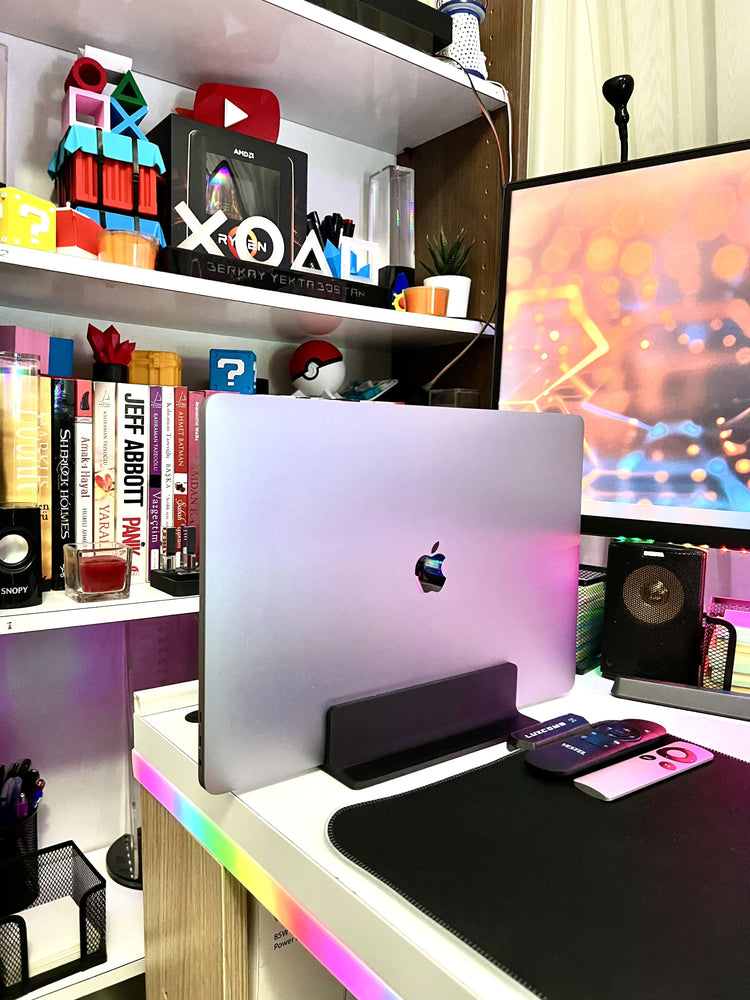 Macbook Pro 2016-2020 Stand / Kişiye Özel Yazı Yazılabilir