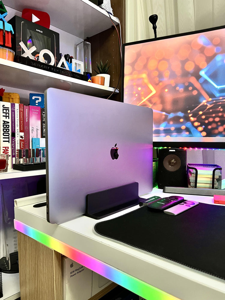Macbook Pro 2016-2020 Stand / Kişiye Özel Yazı Yazılabilir