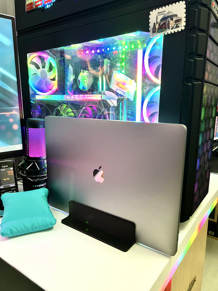 Macbook Pro 2016-2020 Stand / Kişiye Özel Yazı Yazılabilir