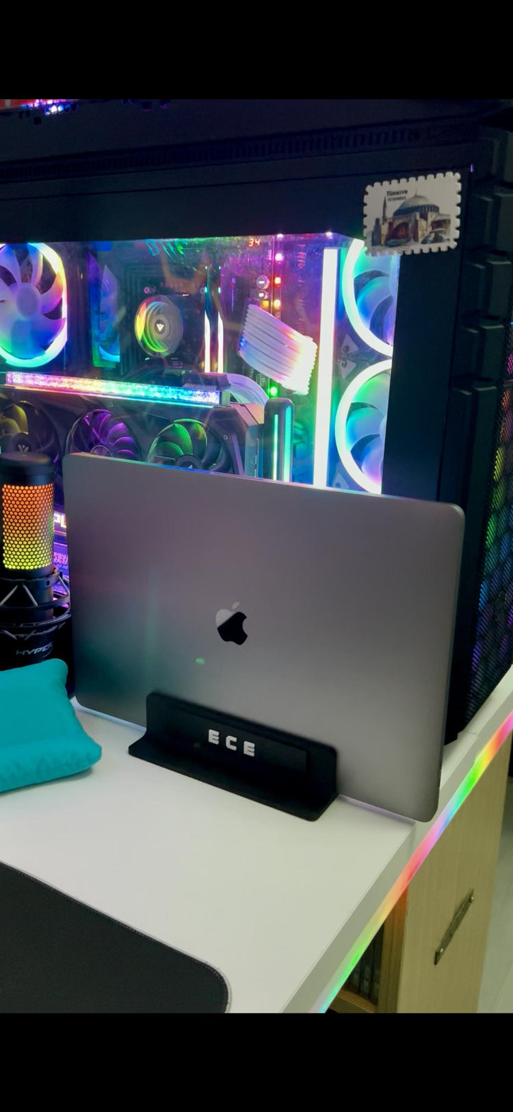 Macbook Pro 2016-2020 Stand / Kişiye Özel Yazı Yazılabilir