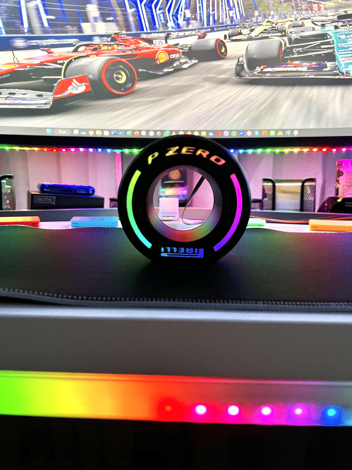 Formula 1 Lastiği Pirelli Masaüstü Aydınlatma Aksesuarı