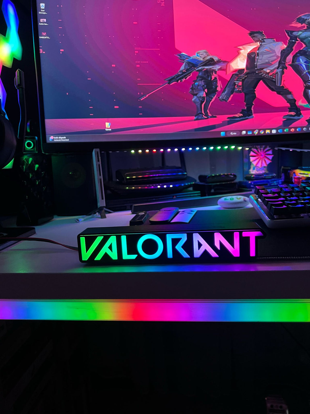 Valorant Logo Masaüstü Aydınlatma Aksesuarı